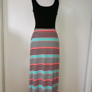 Gilli Size Small Cross Back Maxi Dress